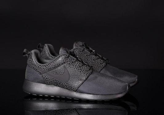 Exclusive Nike Roshe Run Premium — 3.5 — Front View