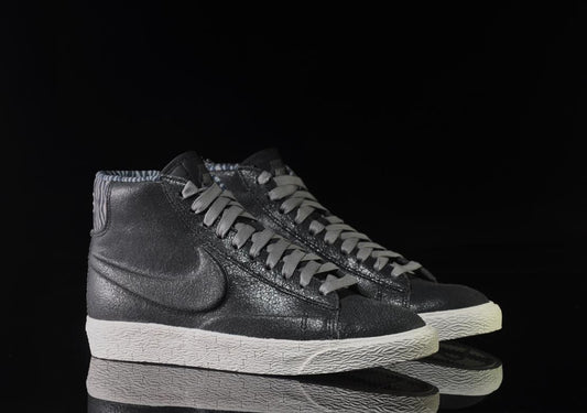 Exclusive Nike Wmns Blazer Mid Premium VT — 3.5 — Front View