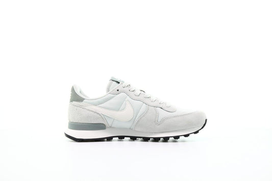 Exclusive Nike Wmns Internationalist "Light Silver" — 5 — Front View