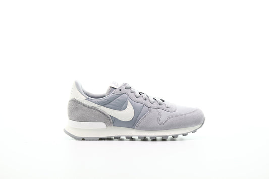 Exclusive Nike Wmns Internationalist "Wolf Grey" — 5 — Front View