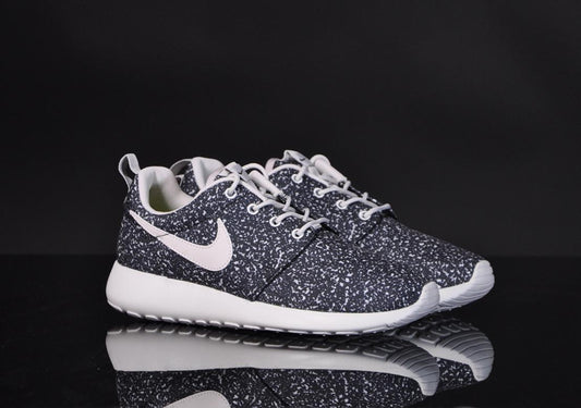 Exclusive Nike Wmns Roshe Run — 3.5 — Front View