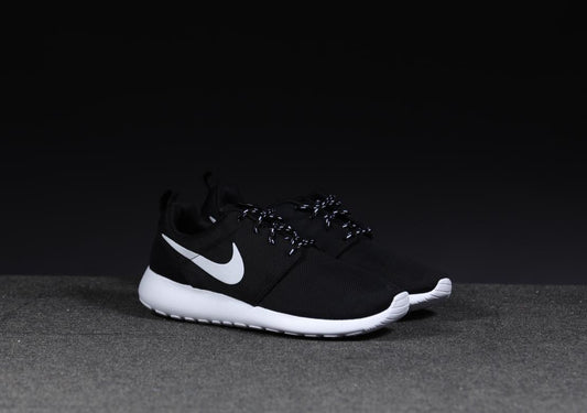 Exclusive Nike Wmns Rosherun — 3.5 — Front View
