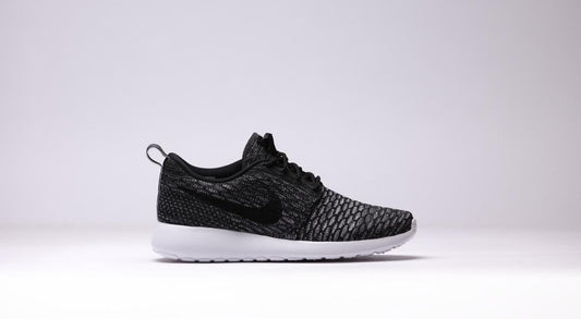 Exclusive Nike Wmns Rosherun Flyknit "Dark Grey" — 5 — Front View